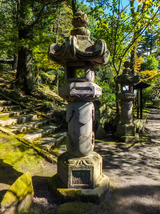 御庭神社石灯籠